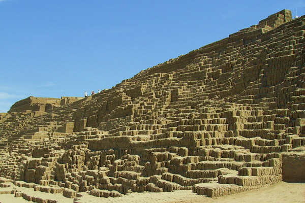 huaca-pucllana-600x400